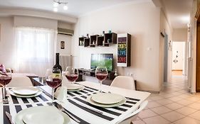 Pisces - City Center Apartment